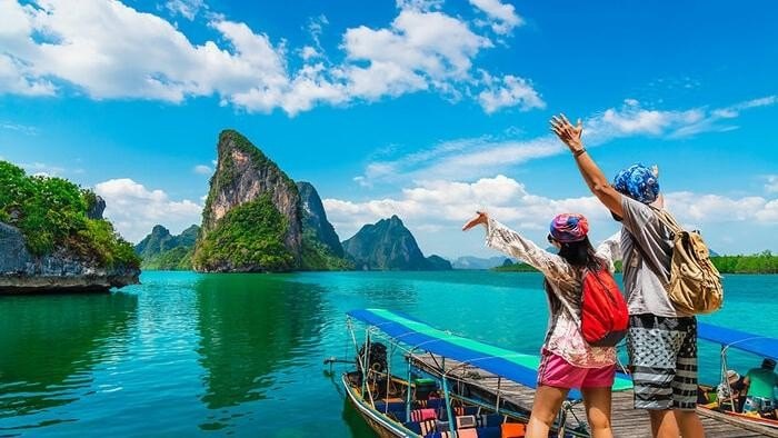 Đi chơi lễ cần lưu ý gì để giữ sức khỏe khi thời tiết chuyển mùa thất thường?